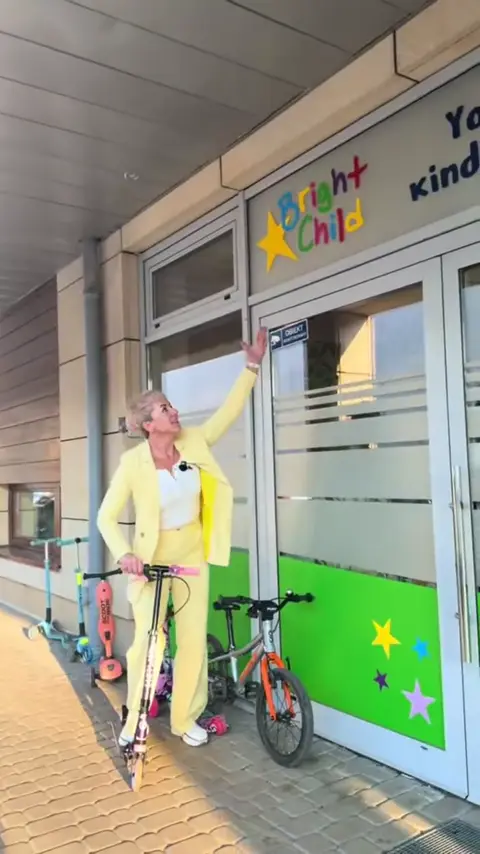 Kadr z rolki Bright Child